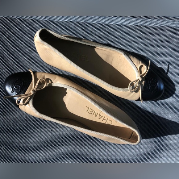 Authentic Chanel flats Purchased 2018 - Picture 4 of 4
